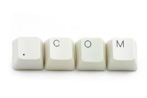 4 teclas formando “.com“