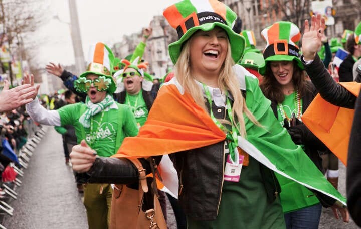 Foto de parada comemorativa na Irlanda
