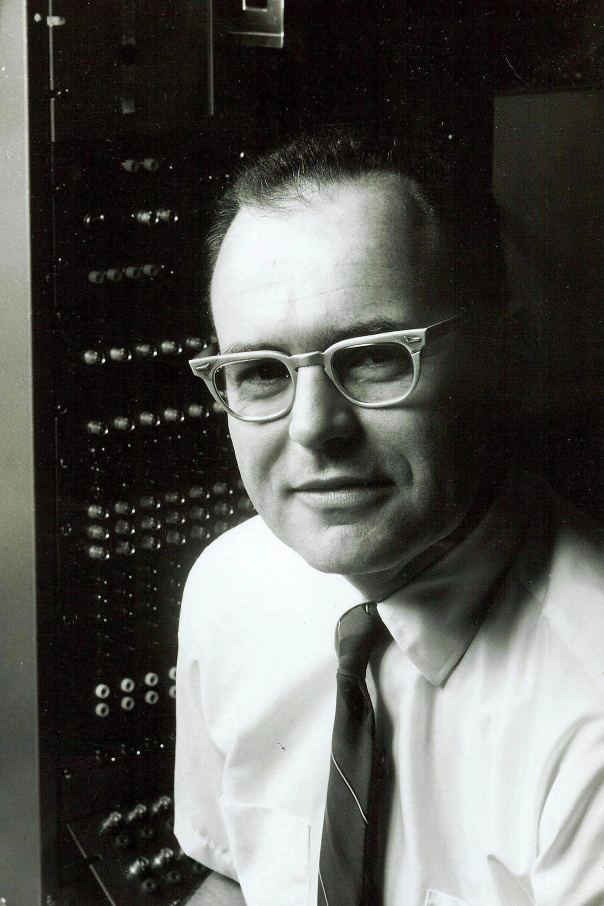 Foto em preto e branco de Gordon Moore
