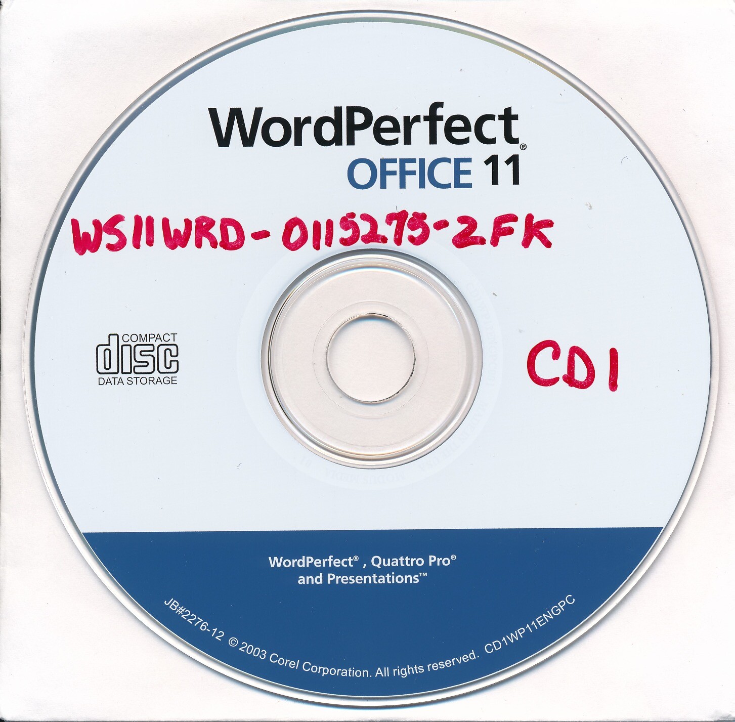 CD de instalação do WP Office 11 com uma chave anotada com caneta vermelha
