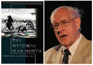 Fred Brooks ao lado da capa de seu livro mais conhecido