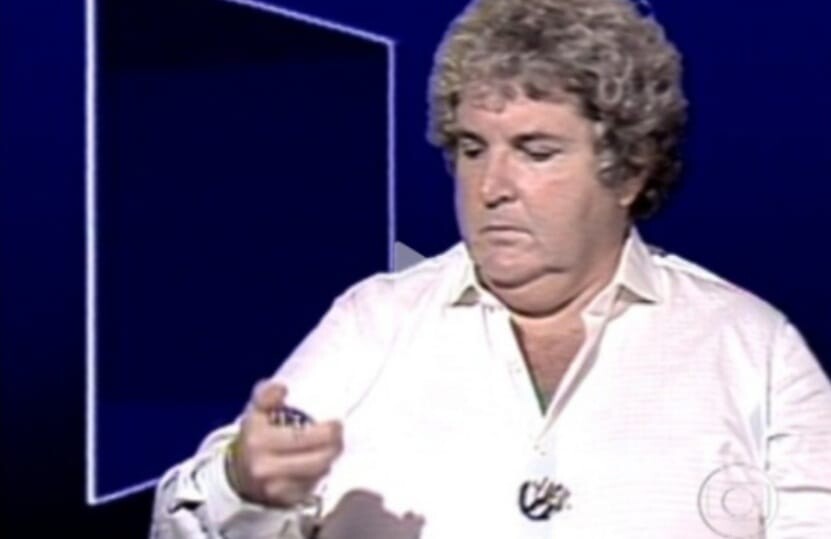 Jô Soares, cronômetro em punho, no Jornal da Globo