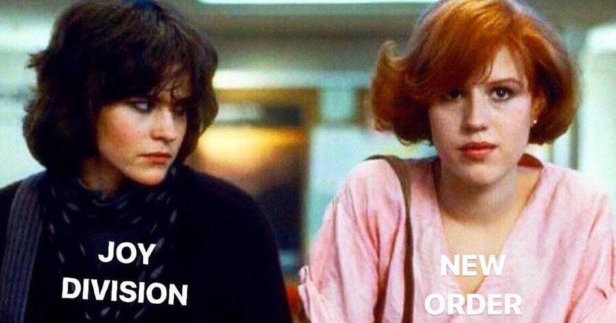 Meme associando o Joy Division e o New Order às duas protagonistas do filme Clube dos 5
