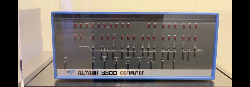 Um computador Altair exposto em um museu