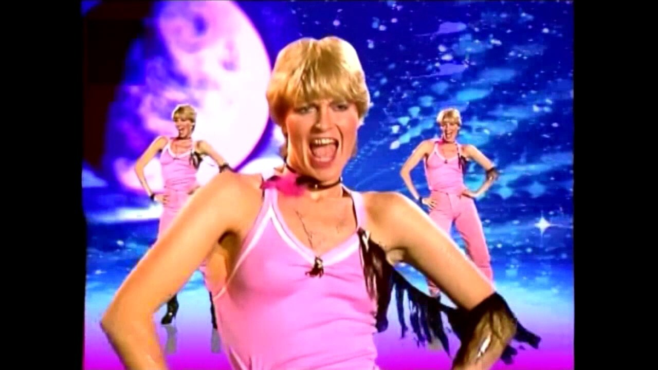 Cena do vídeo de Funkytown