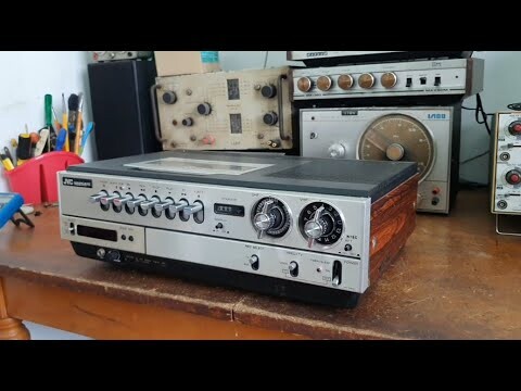 Um dos aparelhos iniciais com padrão  VHS da JVC