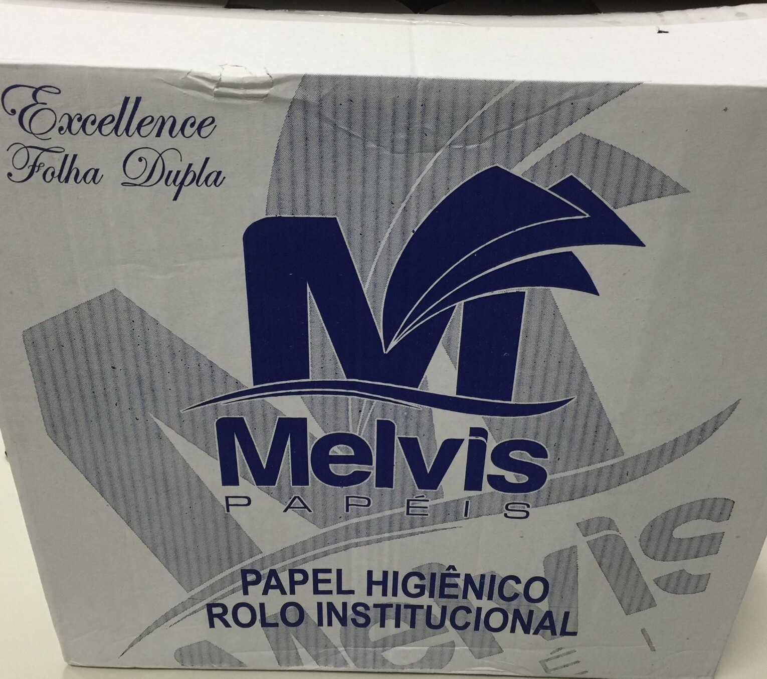 Foto de caixa de “rolo institucional“ de papel higiênico, da Melvis Papéis
