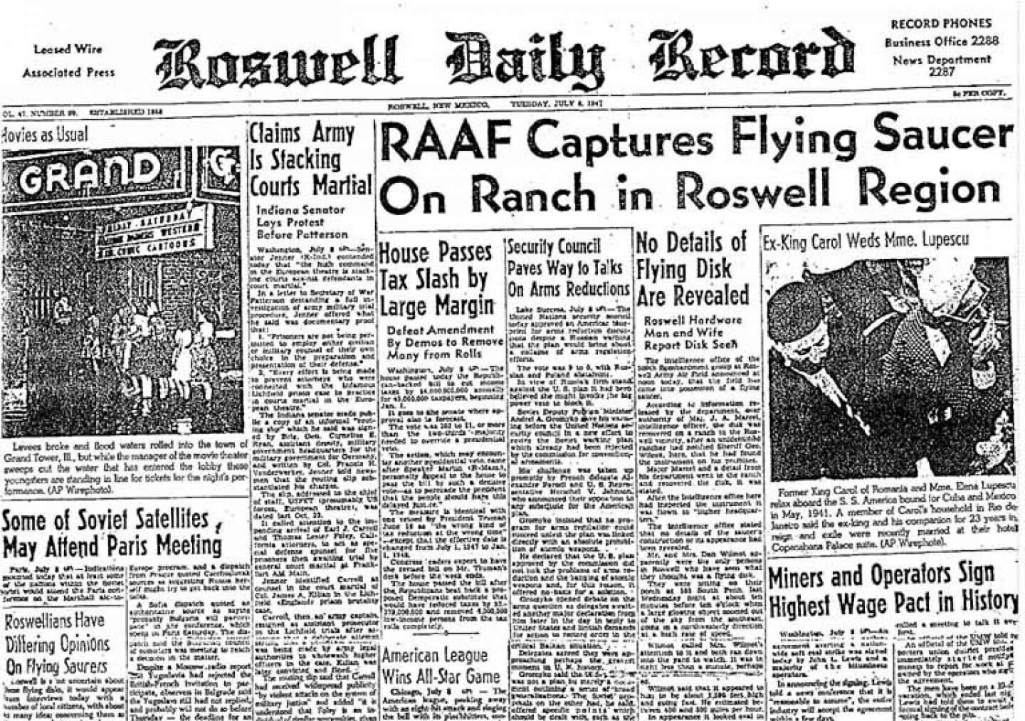 Capa do jornal local de Roswell, do início do mês seguinte, com a manchete: “Força Aérea captura disco voador em rancho na região de Roswell“