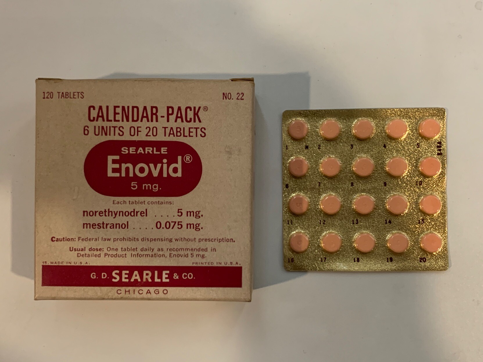 Geração posterior da Enovid, que passou a ser vendida em blisters de 20 pílulas numeradas