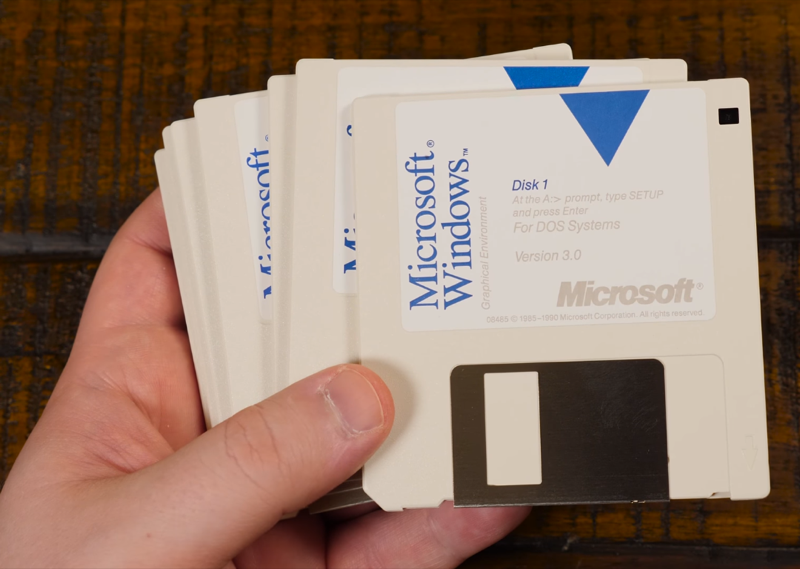 DIsquetes de instalação do Windows 3.0, em versão 3½<br>