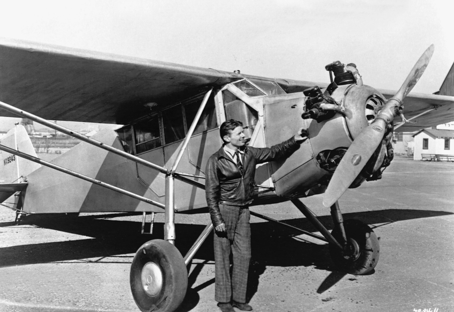 Douglas Corrigan e a aeronave de seu feito histórico