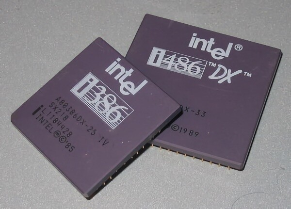 Um processador 386 e um 486DX