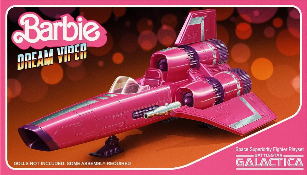 Uma nave Viper, da série Battlestar Galactica, redesenhada com o tema da Barbie
