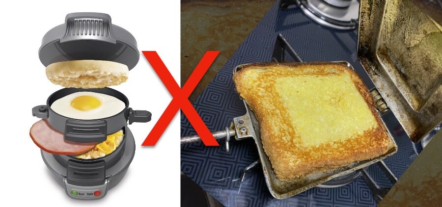 Uma máquina elétrica de fazer sanduíche com ovo e presunto, e uma prensa de sanduíche bem brasileira, com um sanduíche bem tostadinho de pão de milho, dourado pela manteiga  