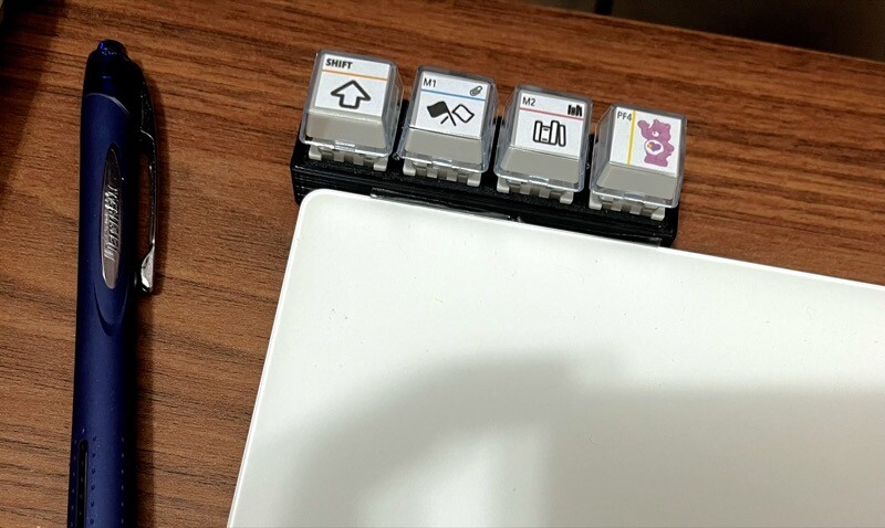 teclado mini de 4 teclas, incluindo uma com personagem dos ursinhos carinhosos