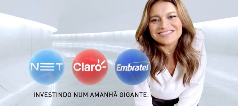A atriz Dira Paes em campanha de transição da marca Embratel para a da Claro