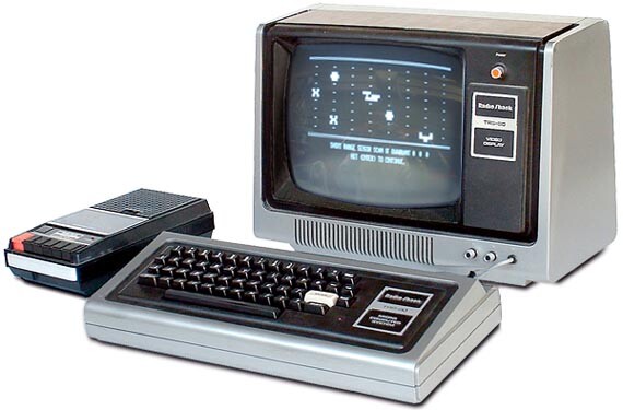 TRS-80 Model I com um jogo na tela