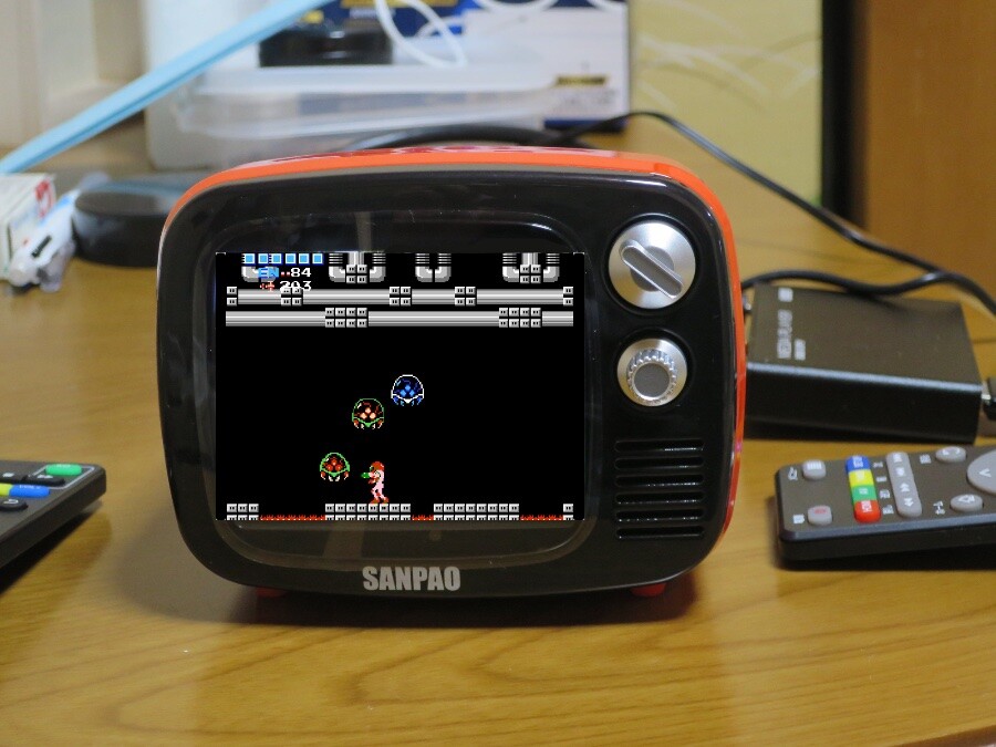 Jogo Metroid em uma TV de 5 polegadas