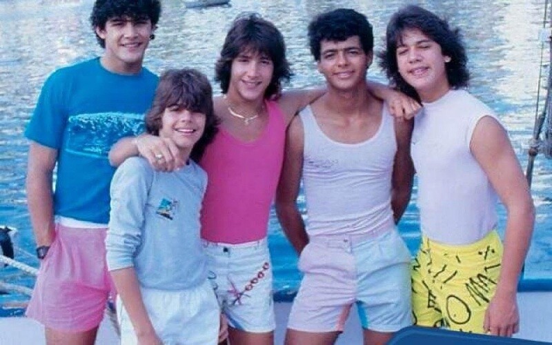 Integrantes do Menudo em cena náutica em 1985