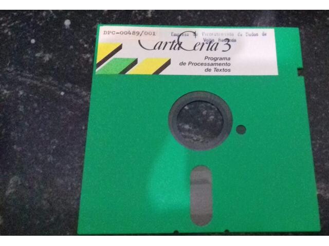 Disquete em cor verde e com etiqueta identificando o Carta Certa 3