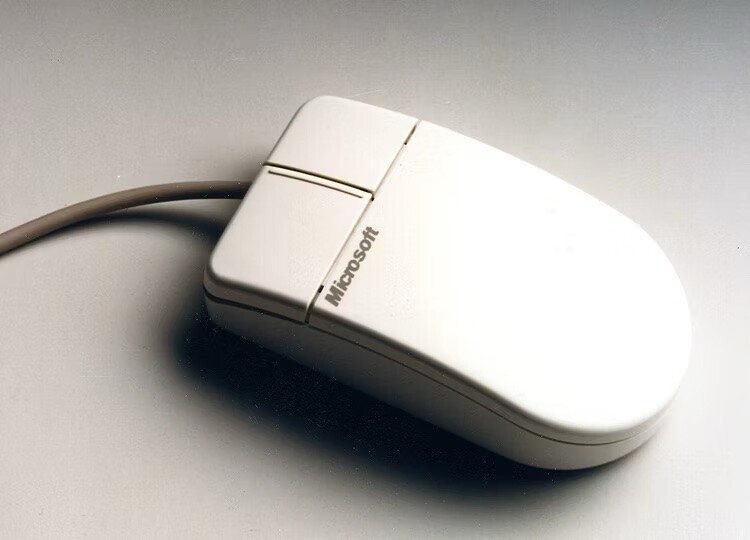O mouse da Microsoft em foto que evidencia a similaridade com um sabonete em barra