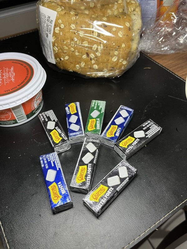 8 unidades da pastilha Garoto, nos sabores Hortelã, Menta e Extra-Forte