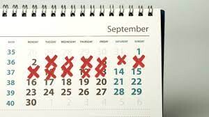 Calendário moderno com o período de 3 a 13 de setembro riscado, sobreposto a texto clássico em latim com o título: CALENDARIVM GREGORIANVM PERPETVVM