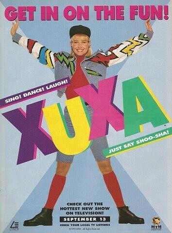 Peça promocional com foto de Xuxa e incluindo o guia de pronúncia: “Just say shoo-sha!“