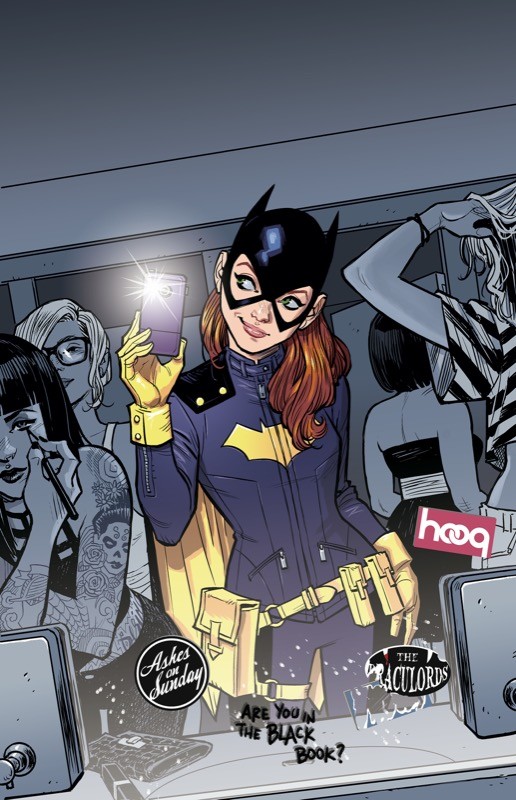 A Batgirl tira uma selfie no espelho na edição de dezembro de 2014 – arte por Cameron Stewart.<br>