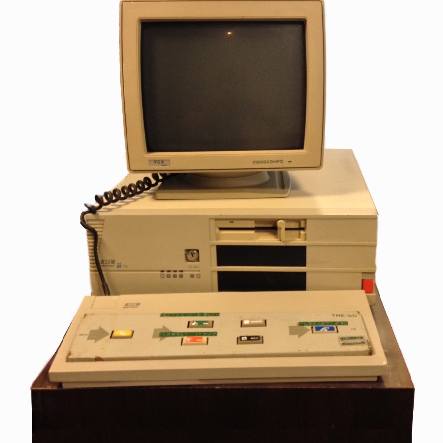 Microcomputador de votação no plebiscito de emancipação do município de Cocal do Sul/SC, 1991, similar ao utilizado em 1994, e desenvolvido em parceria com 2 universidades locais. (Centro de Memória Desembargador Adão Bernardes - TRE-SC)<br>