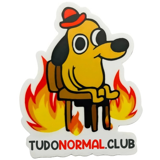 O cachorro do meme do 'this is fine', tranquilo sentadinho na cadeira enquanto tudo pega fogo ao redor, e a legenda: TudoNormal.club