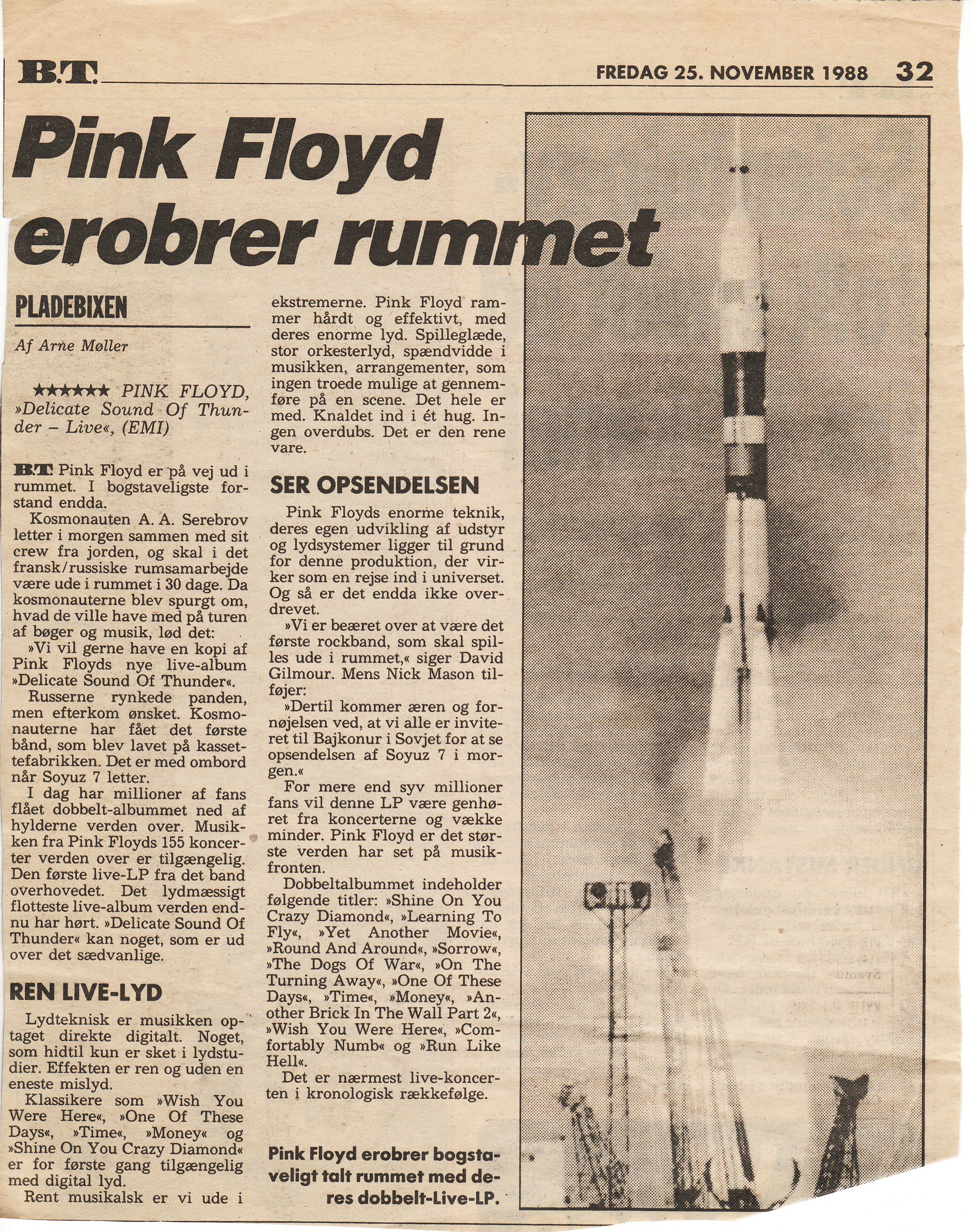 Jornal dinamarquês com foto do lançamento e o título “Pink Floyd erobrer rummet“ (“Pink Floyd conquista o espaço“)