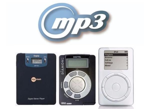 Um MPMAN, um Diamond Rio e um iPod clássico, junto ao logo do MP3