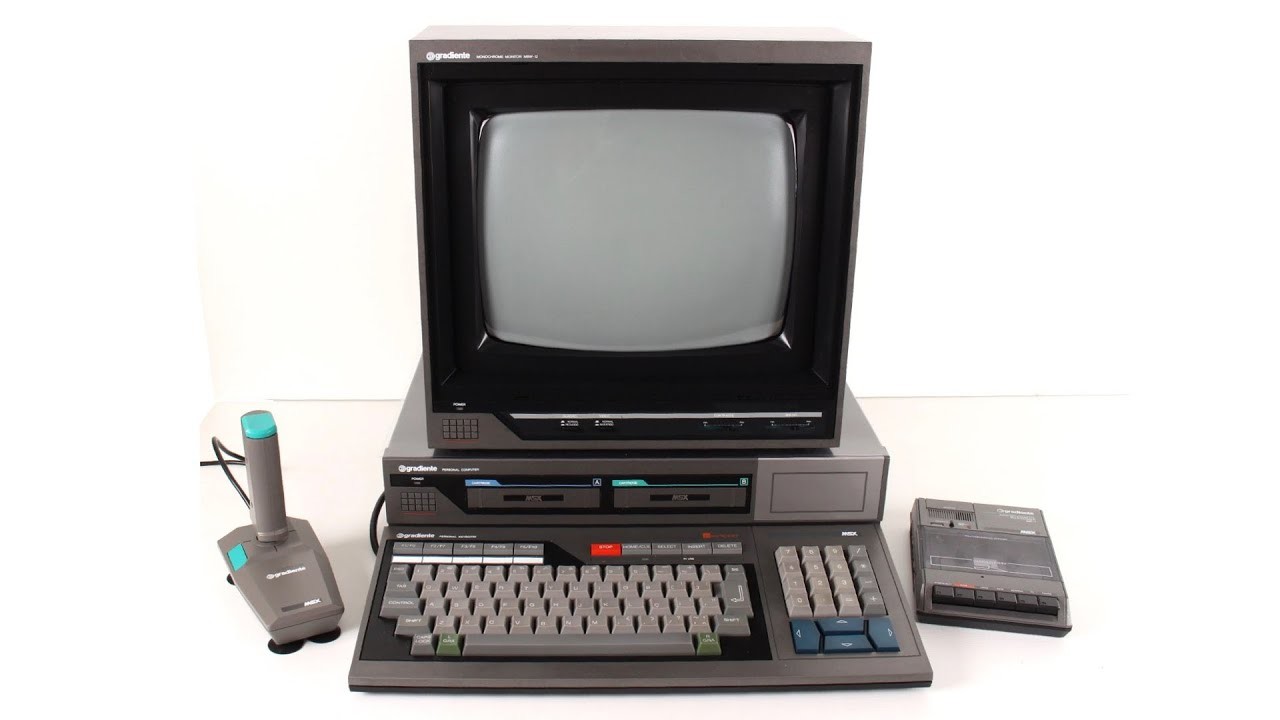 Um MSX com acessórios da Gradiente: monitor, joystick e datacorder