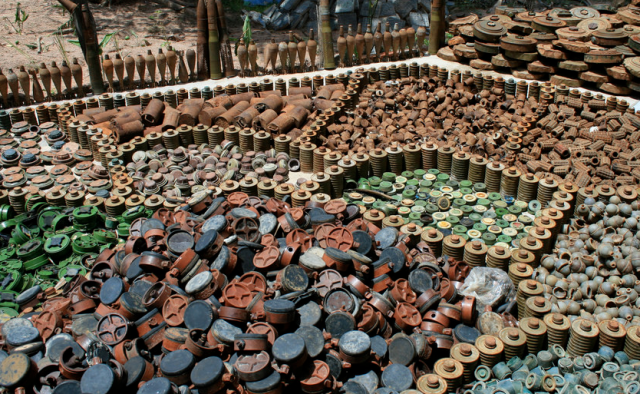 Foto de um depósito de minas terrestres inativadas