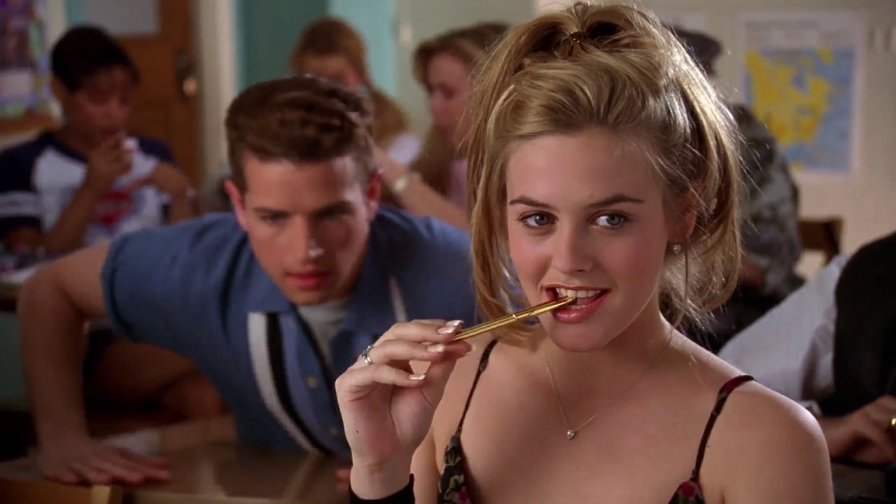 Cher Horowitz achando que chegou a sua vez de viver um grande amor romântico com a chegada do estiloso Christian à sua turma.