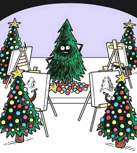 Em um ambiente de aula de artes, 4 árvores de natal profusamente decoradas, cada uma segurando um pincel em frente a uma tela, pintam, enquanto uma quinta árvore posa ao centro da sala, fazendo caras e bocas, com todos os seus enfeites natalinos largados ao chão