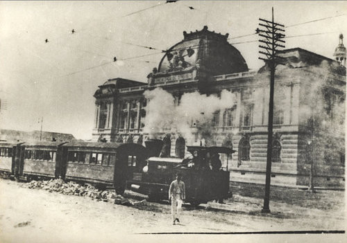 Maxambomba em frente à Faculdade de Direito do Recife