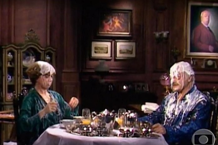 A célebre cena das tortas, com Fernanda Montenegro e Paulo Autran.