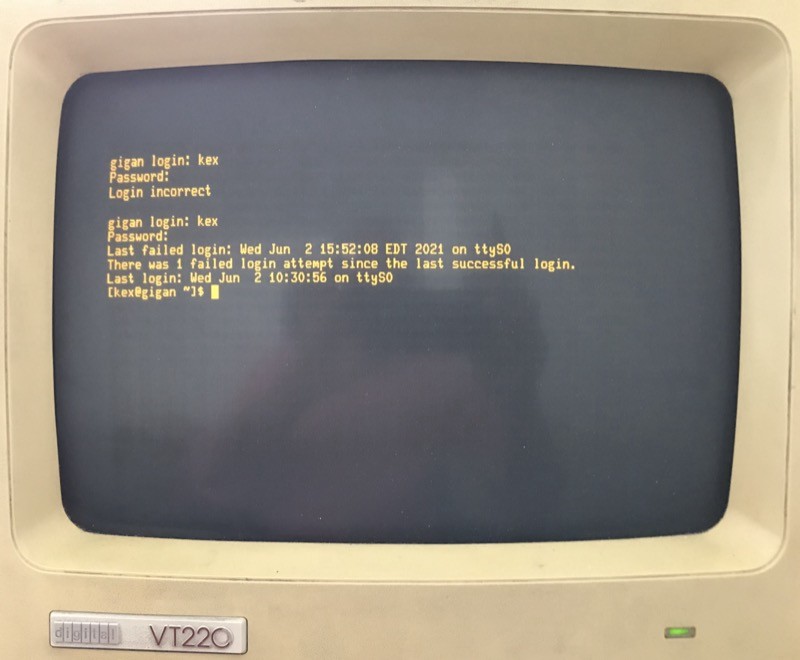Login no Unix em um terminal VT220