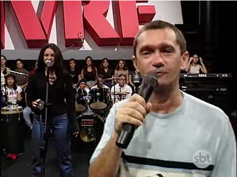 Serginho Groisman e Shakira no palco do Programa Livre