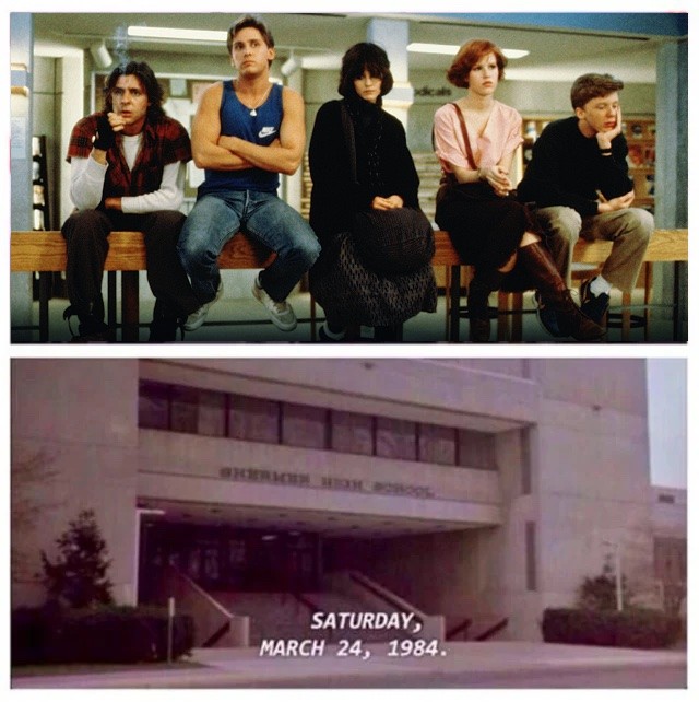 Cena que mostra a fachada da escola e a data do castigo dos 5 alunos, retratados em destaque na parte superior da imagem.