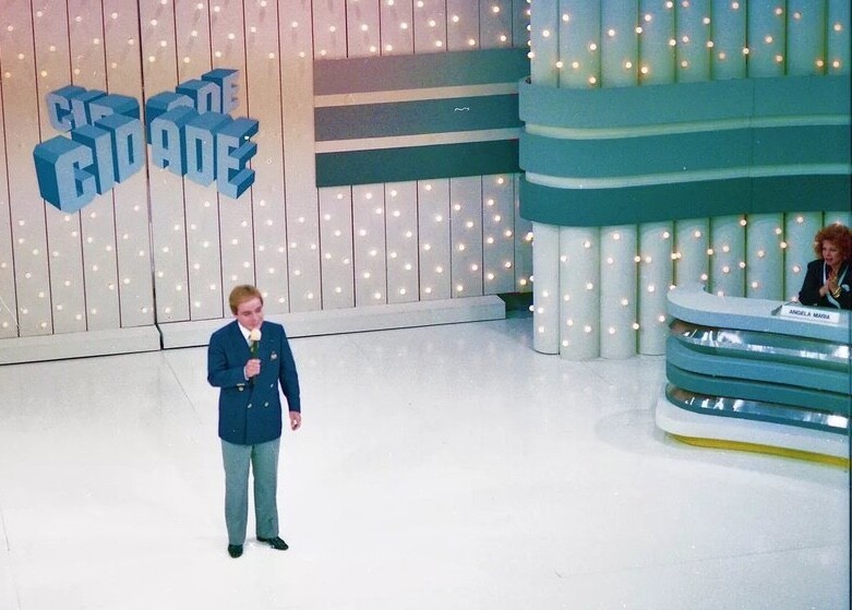 Gugu (e Angela Maria) no palco do Cidade contra Cidade