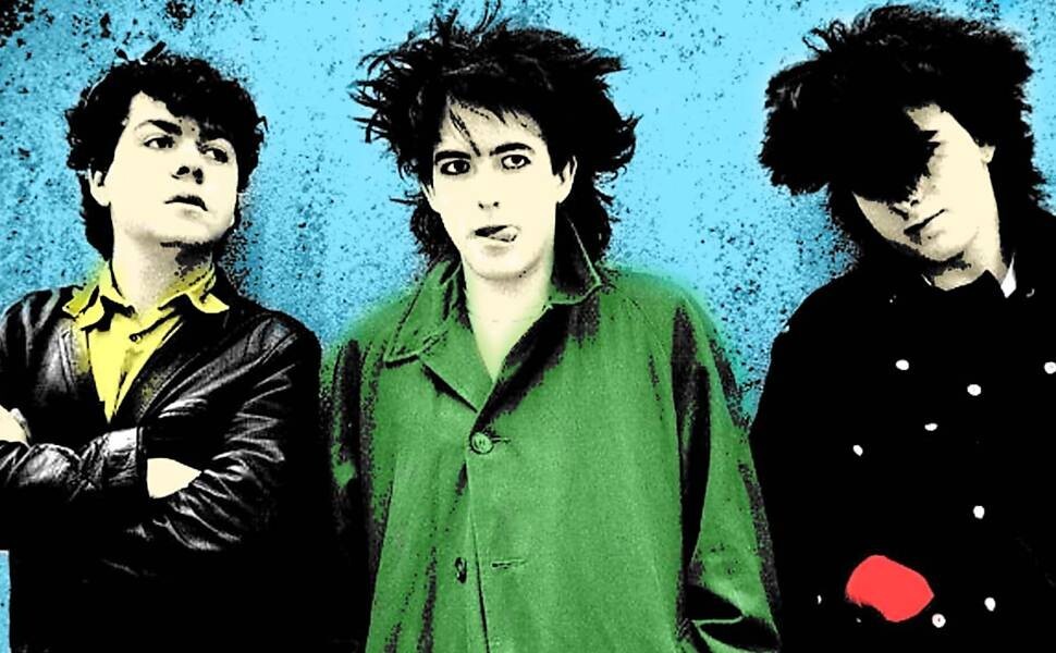 Robert Smith entre 2 integrantes do The Cure