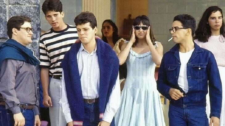 Cena mostrando o núcleo jovem de personagens