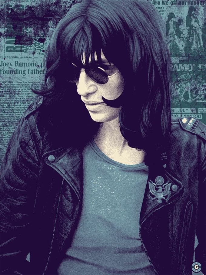 Joey Ramone, de óculos escuros redondos, jaqueta preta e camiseta