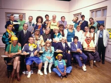 Elenco caracterizado da Escolinha