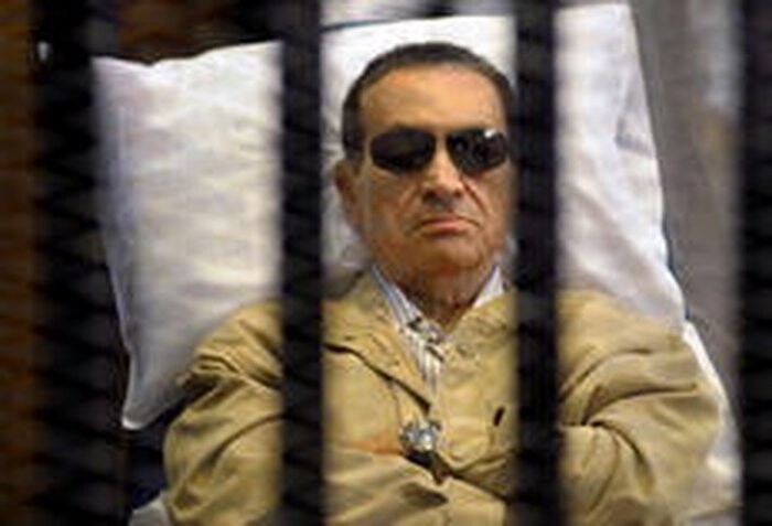 Mubarak em foto atrás de grades