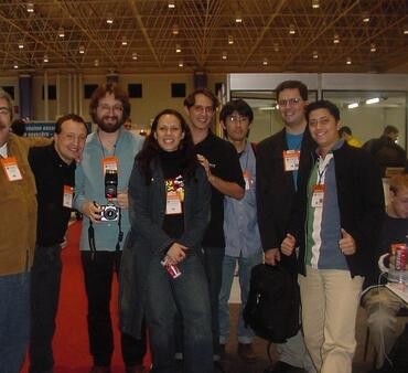 Foto no FISL com KDHelio Castro, Til Kampetter, Sulamita Garcia, Toledo (Slackware Zine), Alfredo Kojima, eu e o Sobral