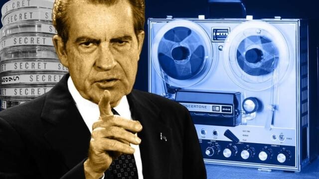 Nixon com um gravador ao fundo